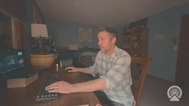 Snapshot of chrisw8140 chatting on April 28, 2026, 4:06 am chrisw8140 online show from April 28, 2026, 4:06 am