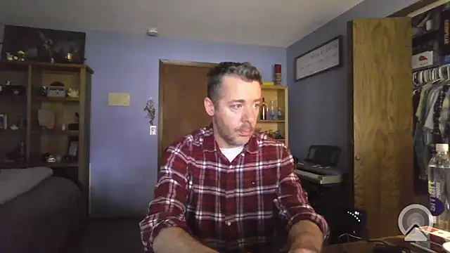 Snapshot of chrisw8140 chatting on April 6, 2026, 2:07 pm chrisw8140 online show from April 6, 2026, 2:07 pm