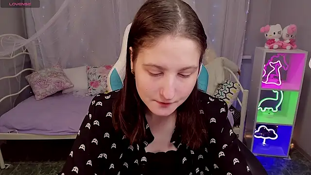 Snapshot of KiraDuvall chatting on January 13, 2026, 4:55 pm KiraDuvall online show from January 13, 2026, 4:55 pm