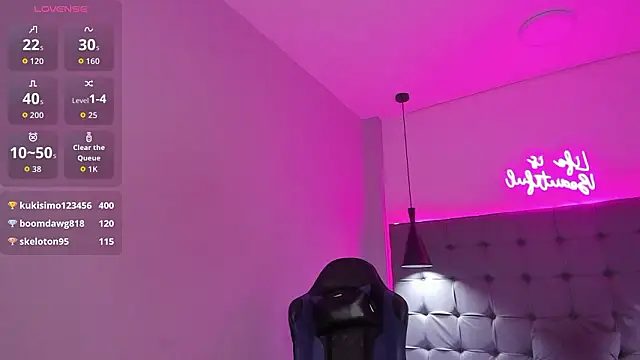 scarletcherry18 online show from March 26, 2026, 1:09 pm