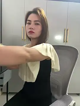 Snapshot of Llabi2k chatting on February 28, 2026, 8:08 pm Llabi2k online show from February 28, 2026, 8:08 pm