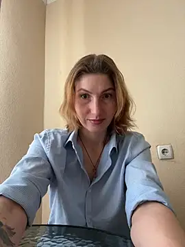 Snapshot of _Crystal_2 chatting on February 19, 2026, 1:41 pm Crystal 2 online show from February 19, 2026, 1:41 pm