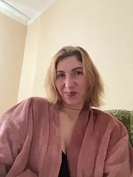 Snapshot of _Crystal_2 chatting on January 14, 2026, 6:39 am Crystal 2 online show from January 14, 2026, 6:39 am