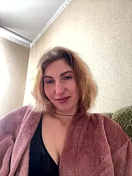 Snapshot of _Crystal_2 chatting on January 13, 2026, 9:13 am Crystal 2 online show from January 13, 2026, 9:13 am