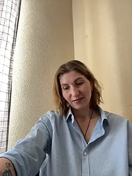 Snapshot of _Crystal_2 chatting on February 5, 2026, 9:38 am Crystal 2 online show from February 5, 2026, 9:38 am