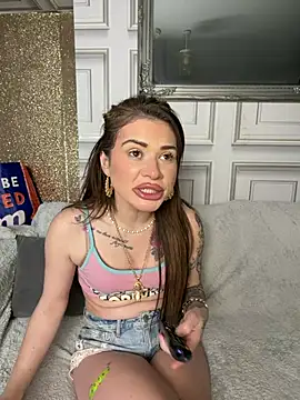 Snapshot of Demi_Lovex chatting on February 3, 2026, 9:20 pm Demi Lovex online show from February 3, 2026, 9:20 pm