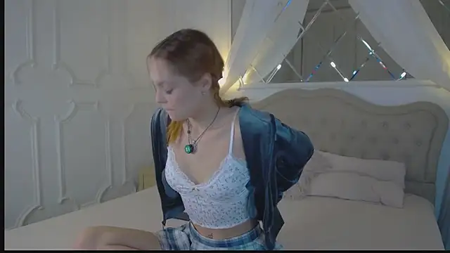 Snapshot of AvaLarson chatting on February 4, 2026, 1:17 pm AvaLarson online show from February 4, 2026, 1:17 pm