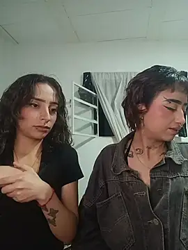 AlexxaAndRileyy online show from May 8, 2026, 4:16 am
