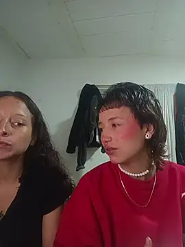 AlexxaAndRileyy online show from May 17, 2026, 4:34 am