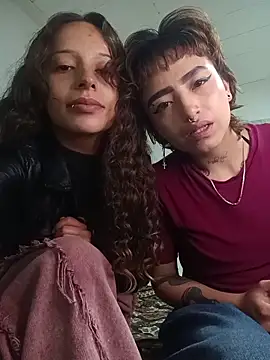 AlexxaAndRileyy online show from May 1, 2026, 3:11 am