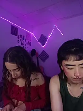 Snapshot of AlexxaAndRileyy chatting on July 8, 2026, 4:02 am AlexxaAndRileyy online show from July 8, 2026, 4:02 am
