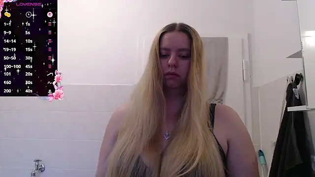 Snapshot of Mia_lou05 chatting on May 4, 2026, 4:05 am Mia lou05 online show from May 4, 2026, 4:05 am