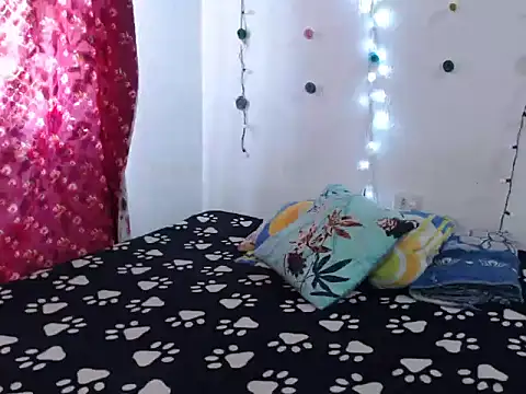 Snapshot of Chloe_Candys chatting on February 9, 2026, 8:18 pm Chloe Candys online show from February 9, 2026, 8:18 pm