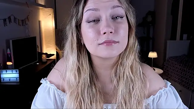 Snapshot of missyourtouch chatting on May 13, 2026, 7:43 pm missyourtouch online show from May 13, 2026, 7:43 pm