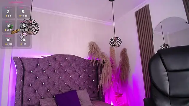 Snapshot of Violet_Collins1 chatting on June 4, 2026, 9:41 pm Violet Collins1 online show from June 4, 2026, 9:41 pm