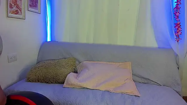 Snapshot of Zara_Foxxx_ chatting on February 7, 2026, 12:18 am Zara Foxxx online show from February 7, 2026, 12:18 am