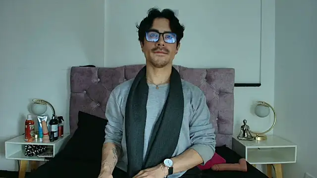 Ethan Briggs  online show from March 3, 2026, 3:35 am