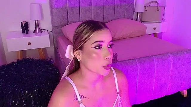 Lucy Carson  online show from February 11, 2026, 4:12 am