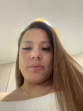 Snapshot of Pretty__Milf chatting on April 2, 2026, 10:49 pm Pretty Milf online show from April 2, 2026, 10:49 pm