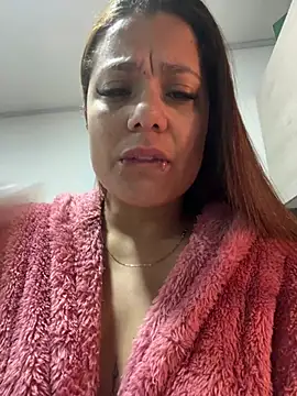 Snapshot of Pretty__Milf chatting on March 6, 2026, 9:26 am Pretty Milf online show from March 6, 2026, 9:26 am