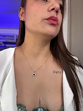 Snapshot of Pretty__Milf chatting on April 7, 2026, 2:19 pm Pretty Milf online show from April 7, 2026, 2:19 pm