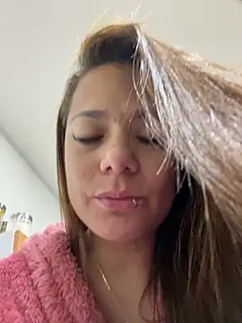 Snapshot of Pretty__Milf chatting on March 18, 2026, 9:12 am Pretty Milf online show from March 18, 2026, 9:12 am