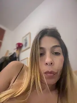 Snapshot of miafoxmia chatting on March 27, 2026, 10:33 pm miafoxmia online show from March 27, 2026, 10:33 pm