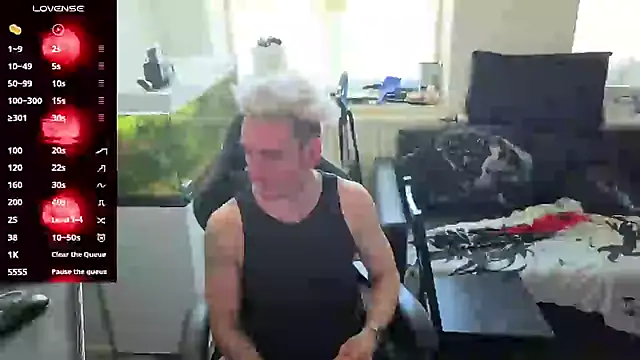 Snapshot of Rayzel_White chatting on May 7, 2026, 11:46 am Rayzel White online show from May 7, 2026, 11:46 am