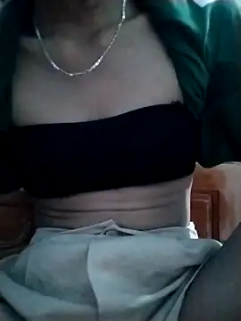 Snapshot of Lisa_xx2 chatting on February 4, 2026, 12:33 pm Lisa xx2 online show from February 4, 2026, 12:33 pm