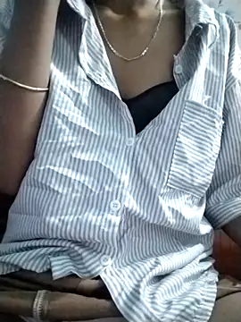 Snapshot of Lisa_xx2 chatting on February 3, 2026, 11:37 am Lisa xx2 online show from February 3, 2026, 11:37 am