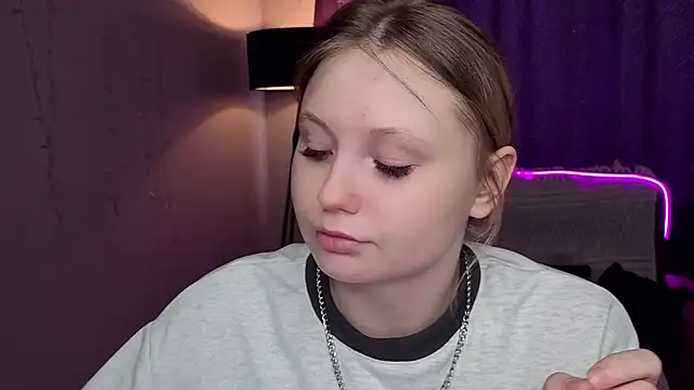 Snapshot of Sweet_M1la chatting on February 28, 2026, 10:26 am Sweet M1la online show from February 28, 2026, 10:26 am