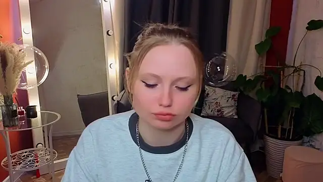 Snapshot of Sweet_M1la chatting on February 25, 2026, 10:37 am Sweet M1la online show from February 25, 2026, 10:37 am