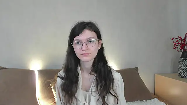 ThoraMarola online show from March 31, 2026, 5:09 am