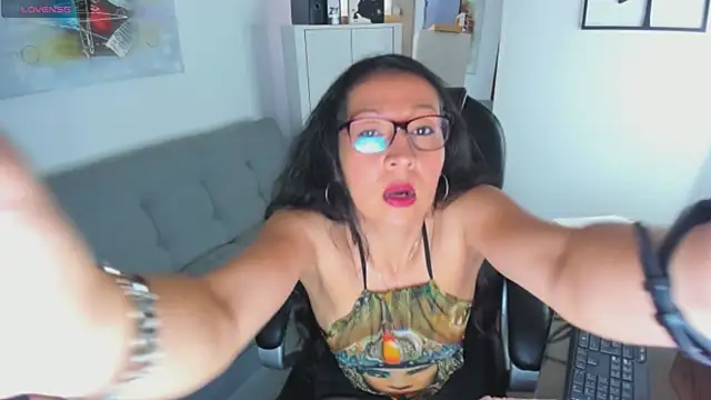 Snapshot of loretta_fraser chatting on February 4, 2026, 12:44 pm loretta fraser online show from February 4, 2026, 12:44 pm