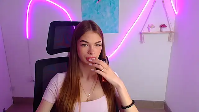 Lina Loveuu online show from May 17, 2026, 11:21 am