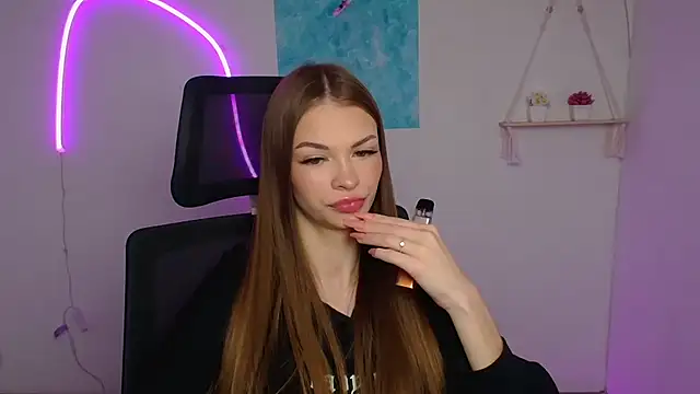 Lina Loveuu online show from April 21, 2026, 11:28 am