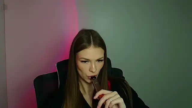 Snapshot of Lina_Loveuu chatting on February 19, 2026, 12:46 pm Lina Loveuu online show from February 19, 2026, 12:46 pm