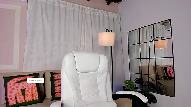 Snapshot of liaamoon_ chatting on May 19, 2026, 12:34 pm liaamoon online show from May 19, 2026, 12:34 pm