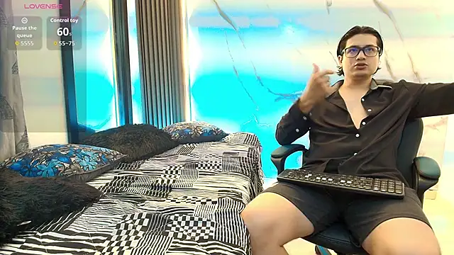 Snapshot of Danner_Alaia chatting on February 4, 2026, 7:53 pm Danner Alaia online show from February 4, 2026, 7:53 pm