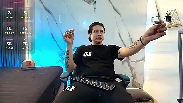 Snapshot of Danner_Alaia chatting on February 5, 2026, 7:32 pm Danner Alaia online show from February 5, 2026, 7:32 pm