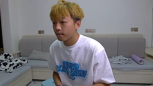 Chocolates-001 online show from March 21, 2026, 10:31 am