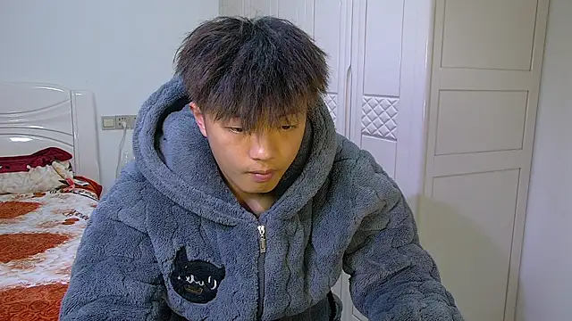 Chocolates-001 online show from January 17, 2026, 10:19 am