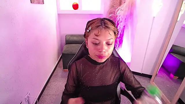 Snapshot of melodyy_as chatting on February 14, 2026, 12:16 pm melodyy as online show from February 14, 2026, 12:16 pm