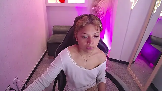 Snapshot of melodyy_as chatting on February 13, 2026, 1:44 pm melodyy as online show from February 13, 2026, 1:44 pm