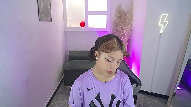 Snapshot of melodyy_as chatting on February 20, 2026, 1:24 pm melodyy as online show from February 20, 2026, 1:24 pm