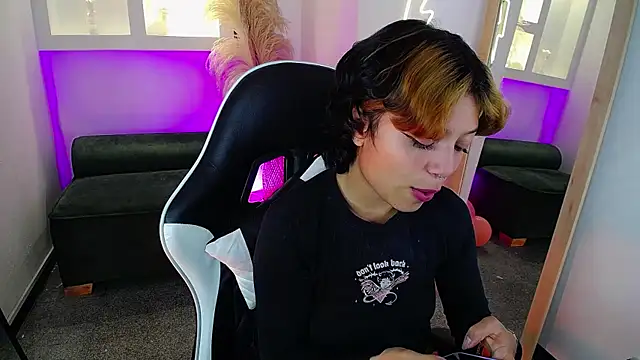 Snapshot of melodyy_as chatting on April 27, 2026, 1:09 pm melodyy as online show from April 27, 2026, 1:09 pm