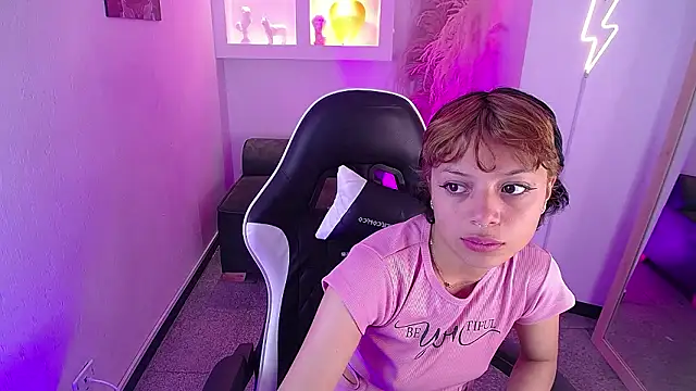 Snapshot of melodyy_as chatting on February 7, 2026, 12:24 pm melodyy as online show from February 7, 2026, 12:24 pm