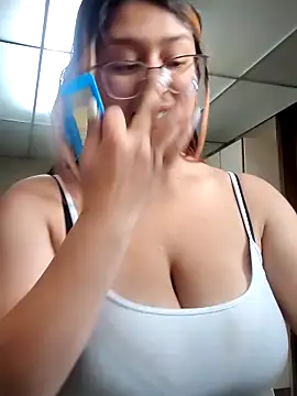 Snapshot of TatiJx_Pink chatting on February 9, 2026, 11:41 am TatiJx Pink online show from February 9, 2026, 11:41 am