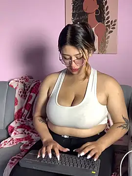 Snapshot of TatiJx_Pink chatting on February 12, 2026, 1:00 pm TatiJx Pink online show from February 12, 2026, 1:00 pm