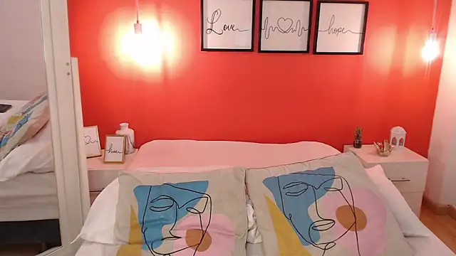 MaddyOwens 5 online show from April 8, 2026, 12:39 pm